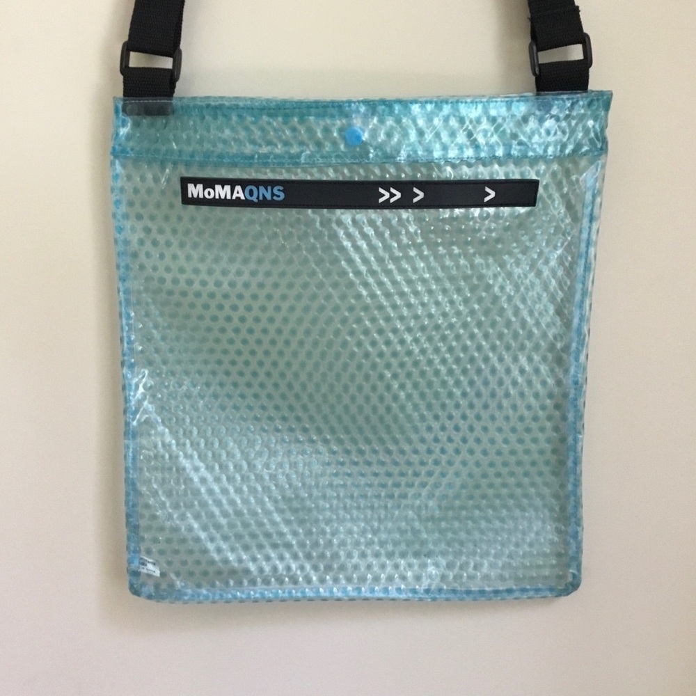 MoMA Museum of Modern Art Queens Clear Bubble Crossbody Bag - Picture 4 of 9